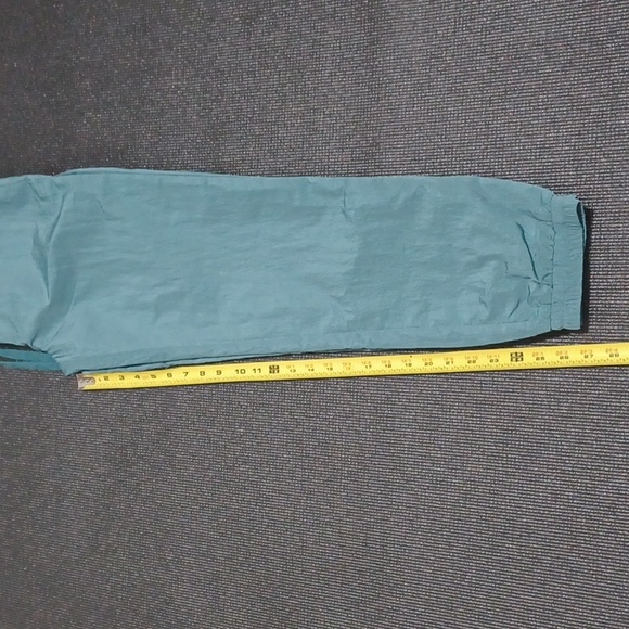 NEW IN jogger pants w/ drawstring & pockets. Parachute feel. Medium. NWT - Picture 12 of 16